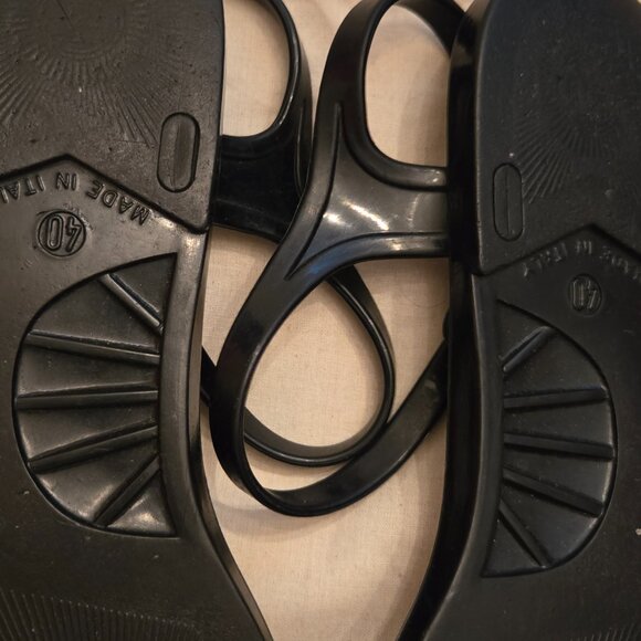 Chanel Black Rubber Quilted Sandals with Pearl CC Logo Thong - Picture 4 of 9